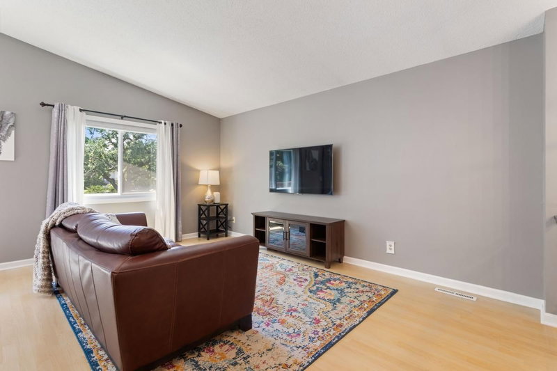 1053 Bridge Street - Photo 5