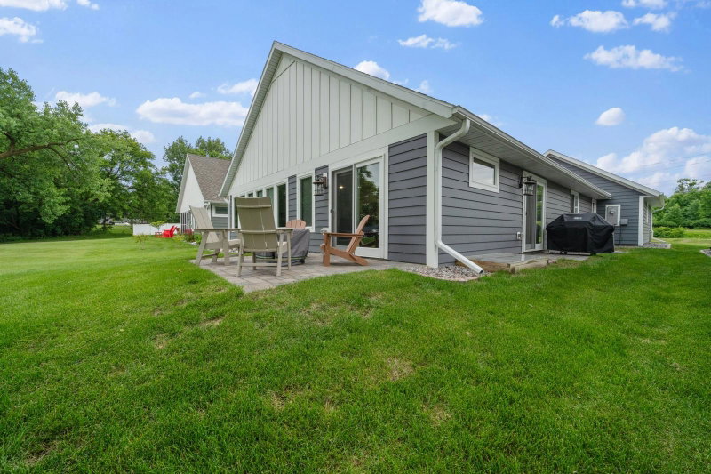 1515 Geneva Road NE - Photo 11