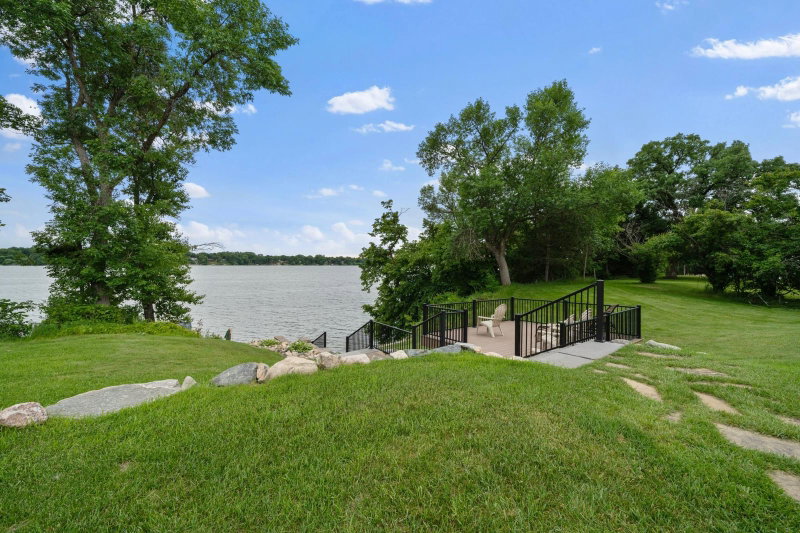 1515 Geneva Road NE - Photo 12