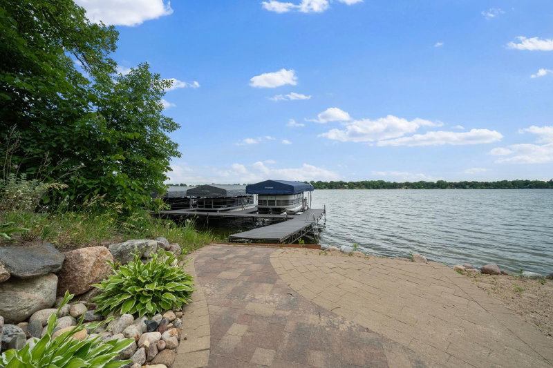 1515 Geneva Road NE - Photo 16