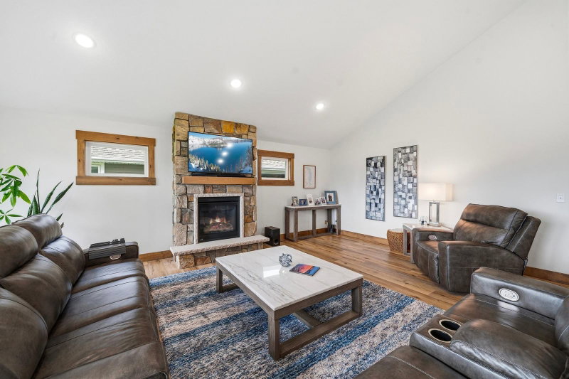 1515 Geneva Road NE - Photo 25