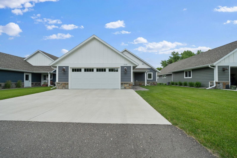 1515 Geneva Road NE - Photo 4