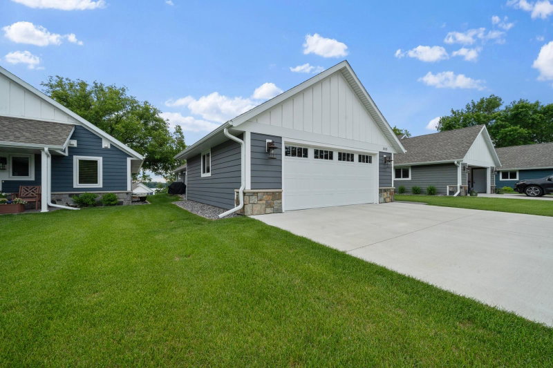 1515 Geneva Road NE - Photo 5