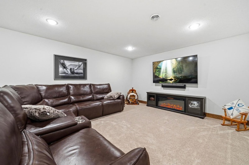 1515 Geneva Road NE - Photo 46
