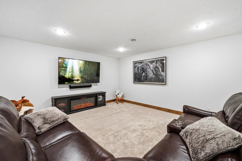 1515 Geneva Road NE - Photo 47