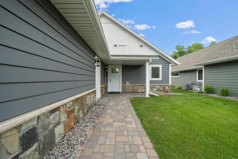 1515 Geneva Road NE - Photo 6