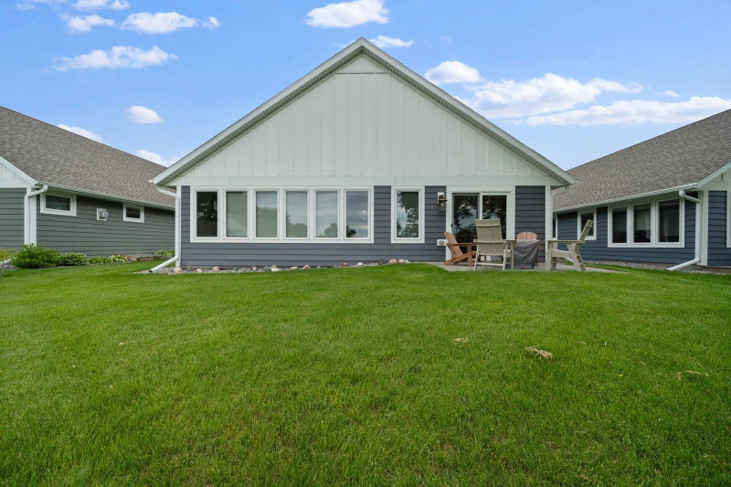 1515 Geneva Road NE - Photo 9