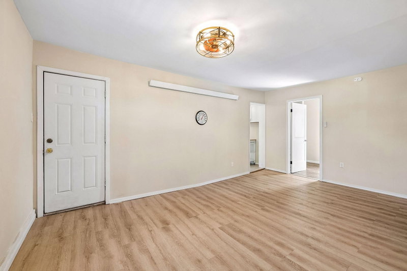 825 18th Avenue NE - Photo 2
