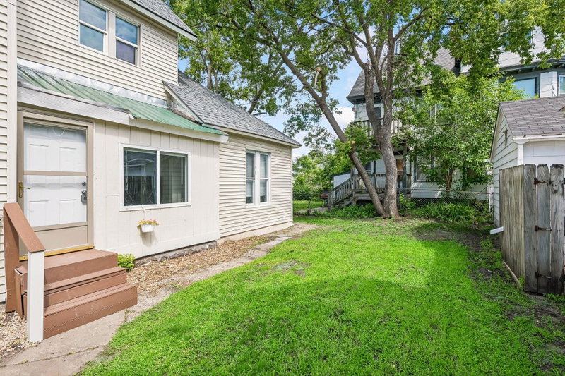 825 18th Avenue NE - Photo 31