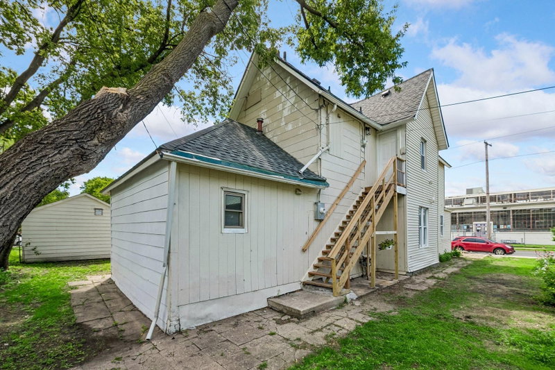 825 18th Avenue NE - Photo 32