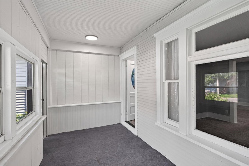 1094 Kent Street - Photo 3
