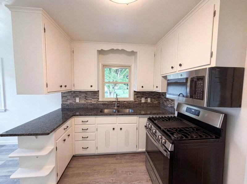 6180 6th Street NE - Photo 2