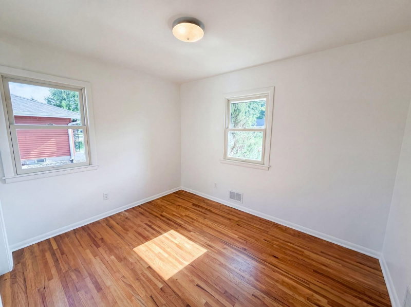 6180 6th Street NE - Photo 4
