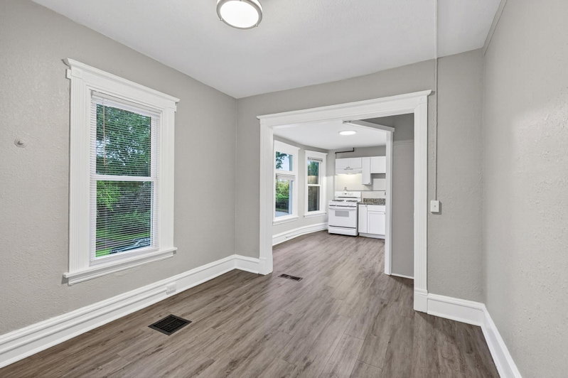 812 7th Street SE - Photo 13
