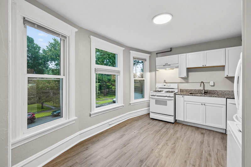 812 7th Street SE - Photo 15