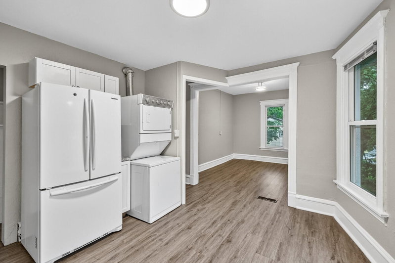 812 7th Street SE - Photo 17