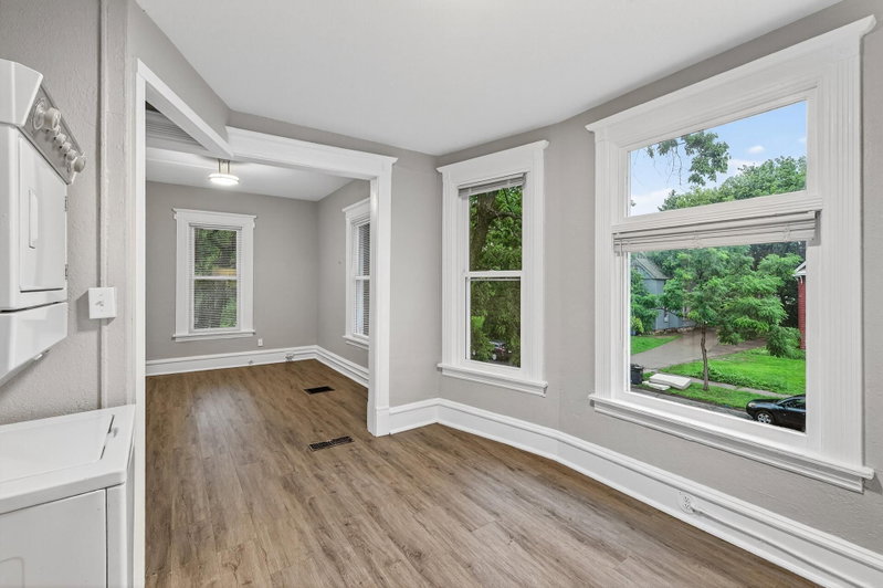 812 7th Street SE - Photo 18