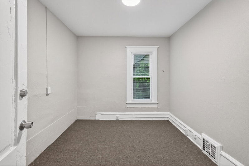 812 7th Street SE - Photo 19