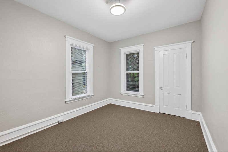 812 7th Street SE - Photo 21