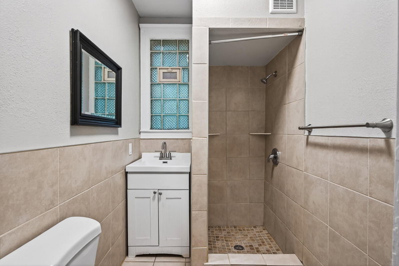 812 7th Street SE - Photo 23