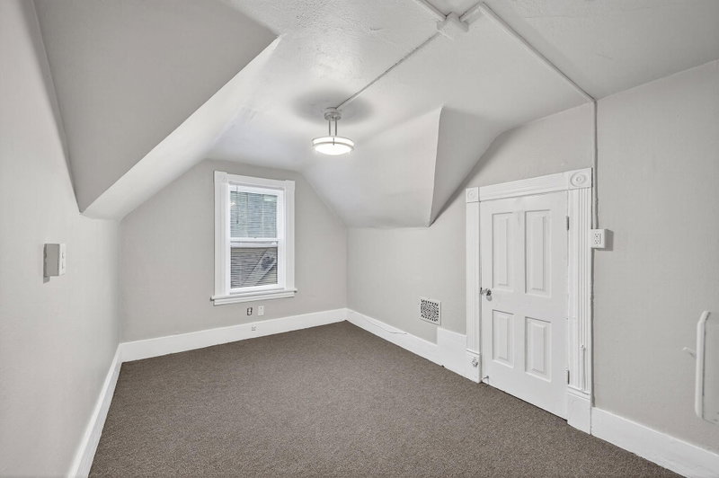 812 7th Street SE - Photo 27