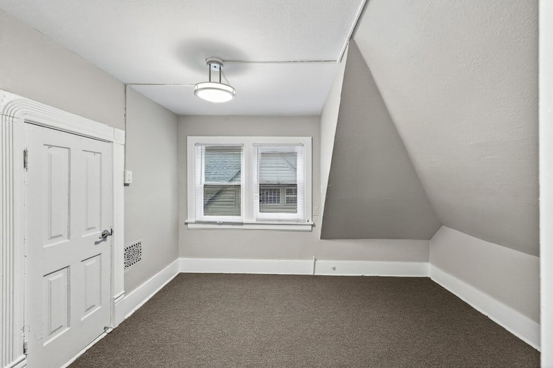 812 7th Street SE - Photo 30