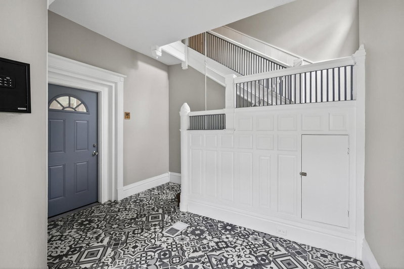 812 7th Street SE - Photo 4