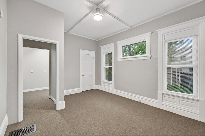 812 7th Street SE - Photo 31