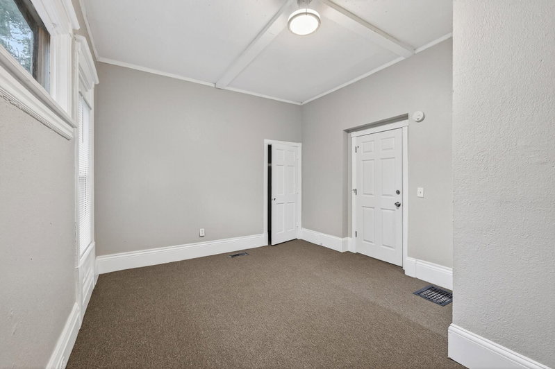 812 7th Street SE - Photo 32