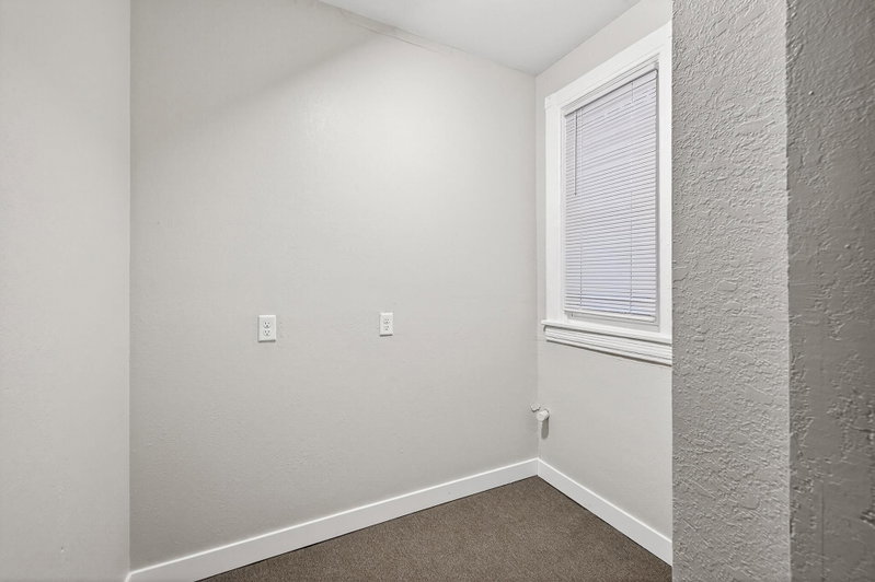 812 7th Street SE - Photo 33