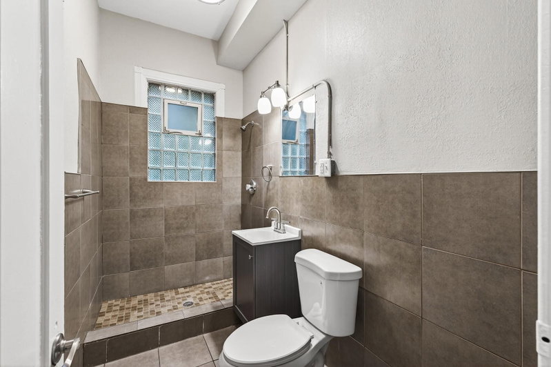 812 7th Street SE - Photo 34