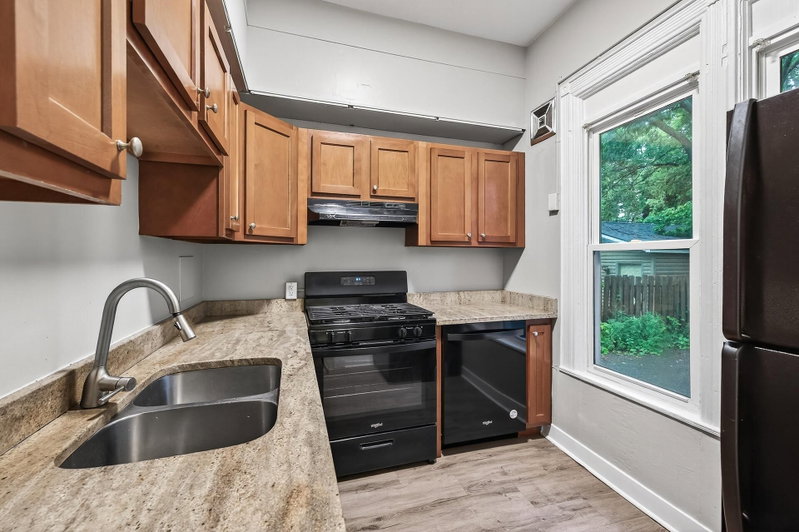 812 7th Street SE - Photo 36