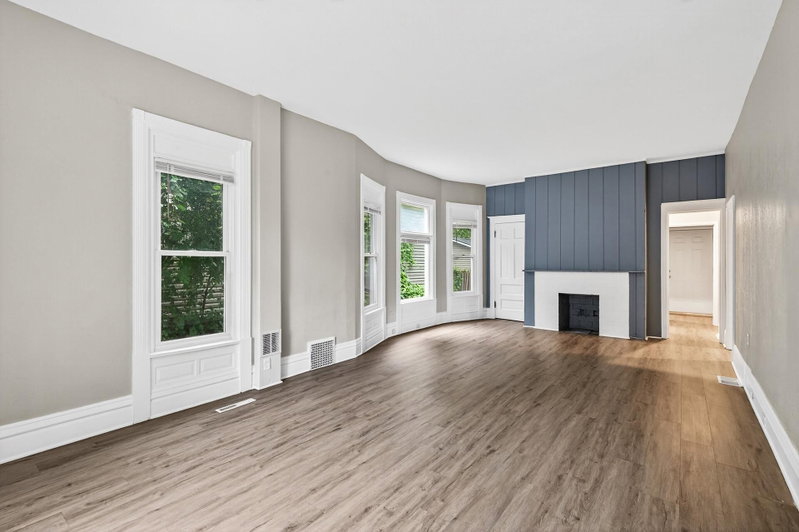 812 7th Street SE - Photo 6