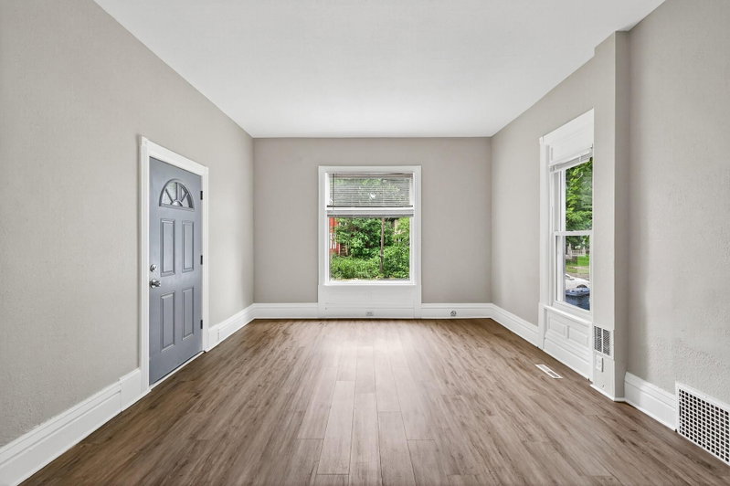 812 7th Street SE - Photo 8