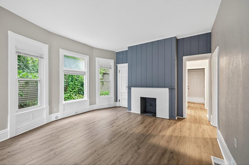 812 7th Street SE - Photo 9