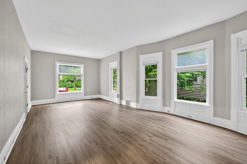 812 7th Street SE - Photo 10