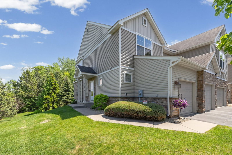 15221 Stonewood Terrace - Photo 2