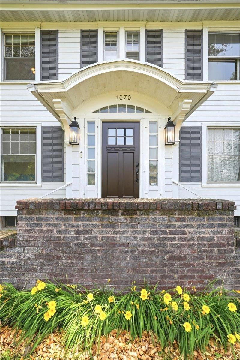 1070 Bradley Street - Photo 2