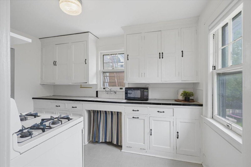 1070 Bradley Street - Photo 20