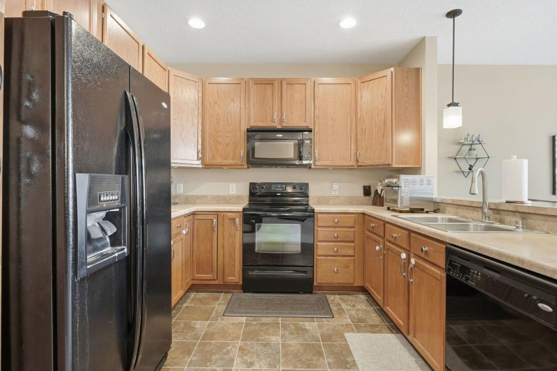 8336 Emery Parkway N - Photo 2