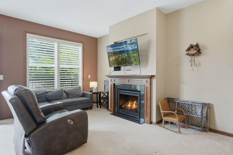 8336 Emery Parkway N - Photo 4