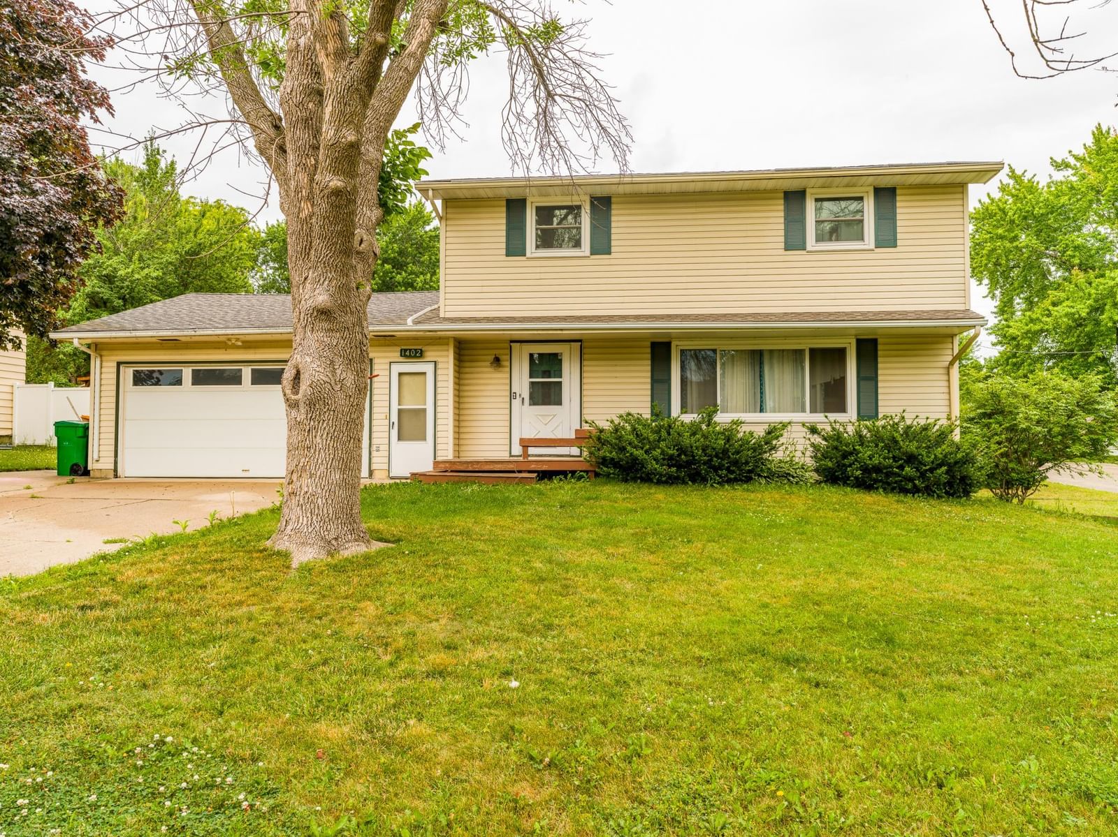 1402 Southview Lane