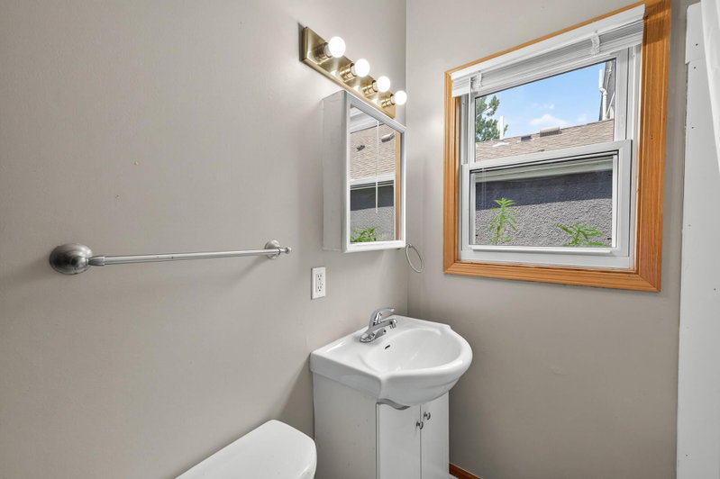 3023 Dupont Avenue N - Photo 15
