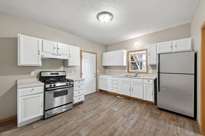 3023 Dupont Avenue N - Photo 7