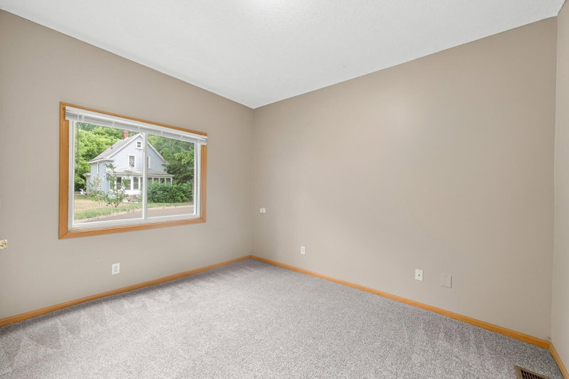 3023 Dupont Avenue N - Photo 9