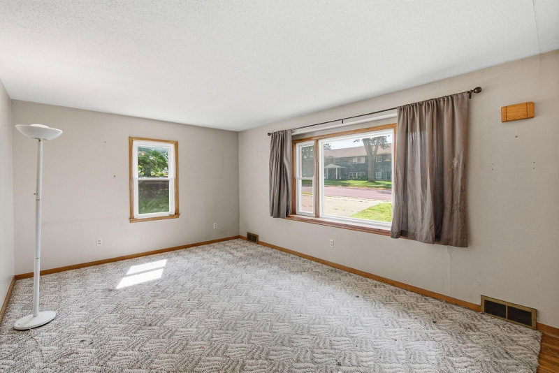 316 Silver Street W - Photo 11