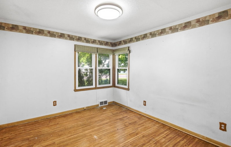 316 Silver Street W - Photo 15