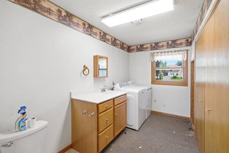 316 Silver Street W - Photo 6