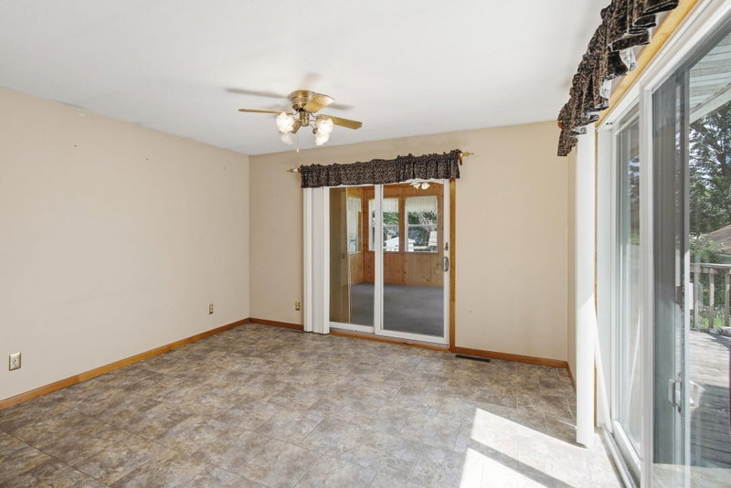316 Silver Street W - Photo 8
