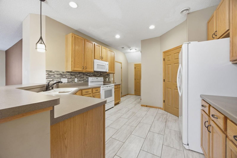 17179 Monroe Drive NW - Photo 8